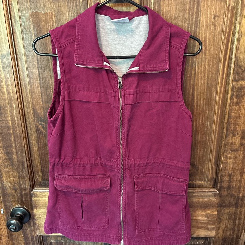 Small Columbia Burgundy Sleeveless Zip-Up Vest